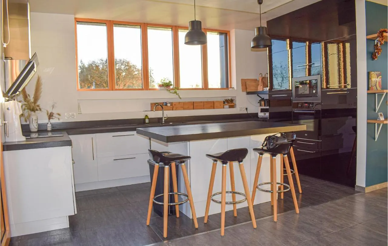 Beautiful Home In Plelan-Le-Petit With Wifi