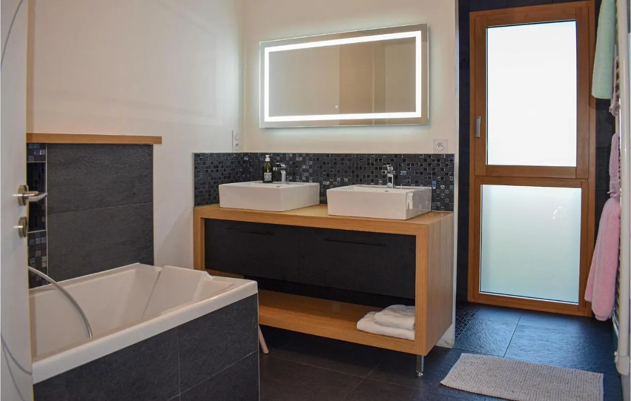 Beautiful Home In Plelan-Le-Petit With Wifi Holiday home